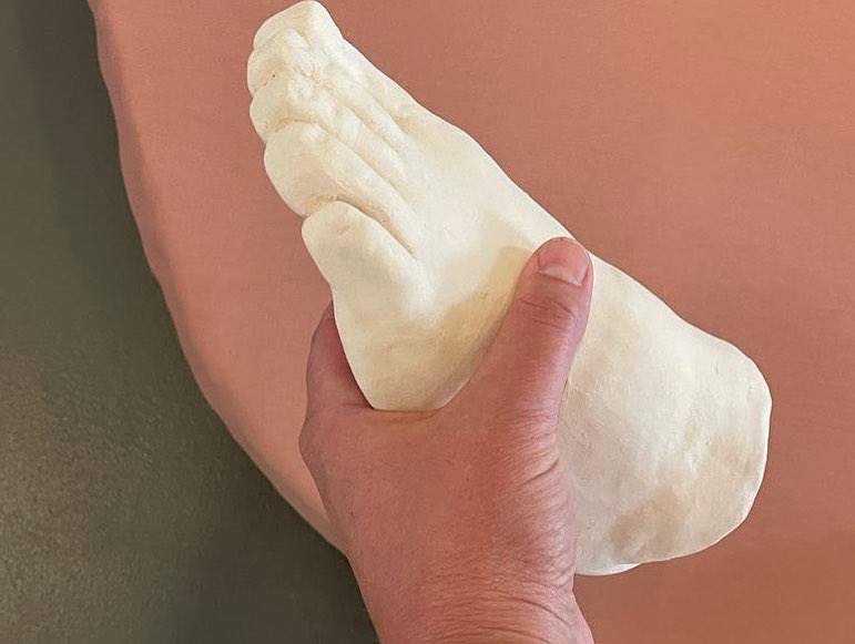cbkemmen's tweet photo. zijn druk bezig met de  opbouw van de expositie‘Kunstenaars IN BEELD’. Te zien vanaf 15 oktober, opening op vrijdag 14 oktober om 16 uur. #cbkemmen #expositie #kunstenaarsinbeeld https://t.co/cfPscZNd22