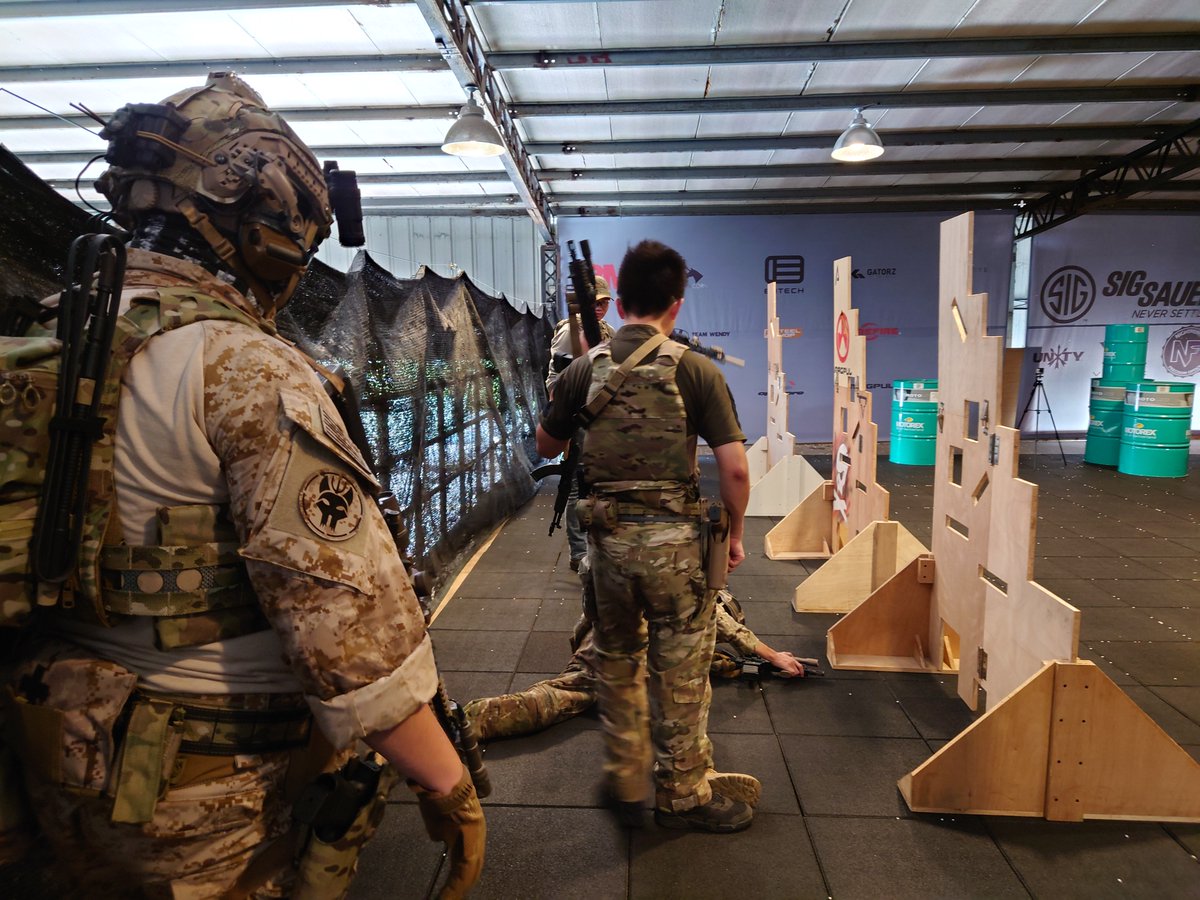 q5519581's tweet photo. #pewtactical #fcpcv5 #aor1 #mk18 #vfcairsoft #sotac #fmahelmet #superhighcut https://t.co/mRLV5Wy800