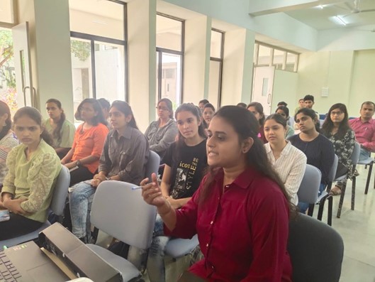 StJohnsResearch's tweet photo. Dr. Pratibha Dwarkanath #AssocProf, Div of Nutrition @StJohnsResearch addressed students & faculty at the Dept of Health Sciences, Savitribai Phule Pune University @UnivofPune on "Public Health Story-III” as part of #PoshanMaah2022 Celebrations https://t.co/1gnA6tLSpm