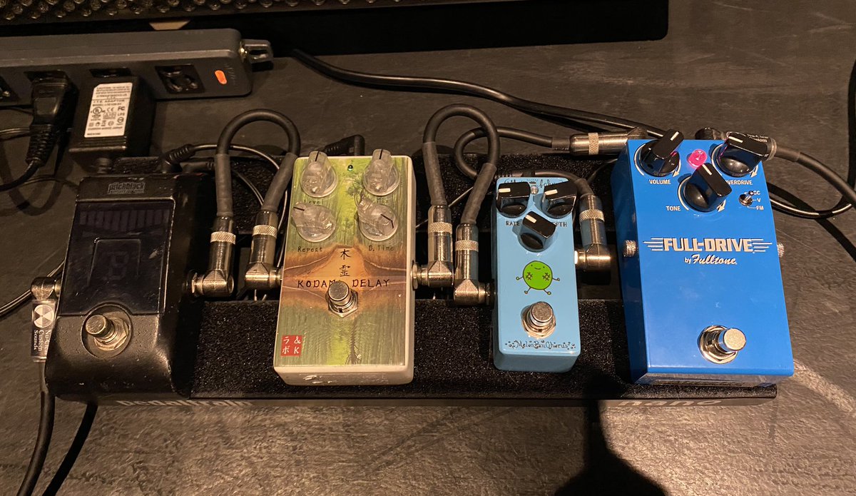 gt_mamoru's tweet photo. APHORDITE
大阪十三GABU
プリアンプやらボード組み替えやら
しましたが…
結局はこんな感じに落ち着きました。
もうすぐ本番!!
楽しみだぁ😆
#infinite
#marshall
#jcm2000
#fulldrive
#fulltone
#木霊
#effectbakery
#korg
#Nuclearcable https://t.co/NHnSrW47Sn