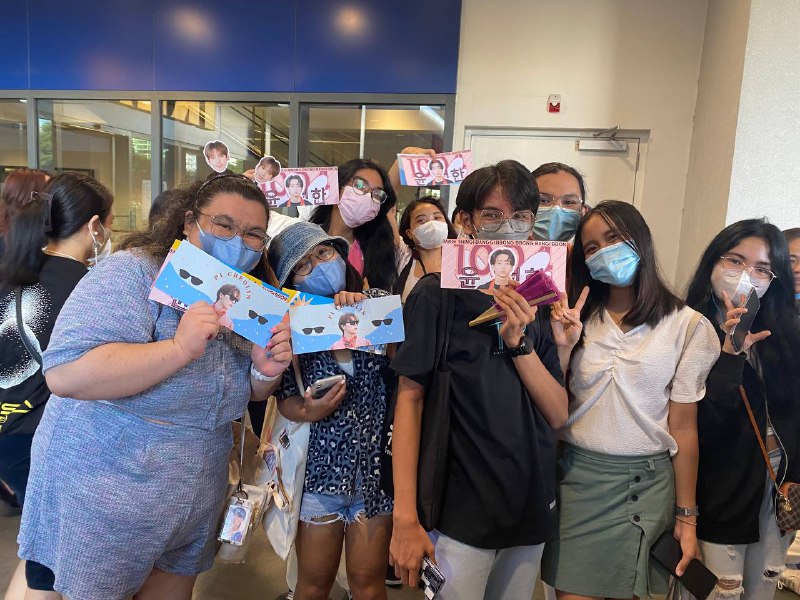 m_cutsforyou's tweet photo. @m_cutsforyou would like to thank you FILO-CARATS for supporting our banner giveaway for Seventeen #BeTSinMANILA 

If you happen to find this post, please reply a photo of our banners. More freebies tomorrow!

Thank you so much and see you again little miracles 🤍 https://t.co/PFqGcndsts