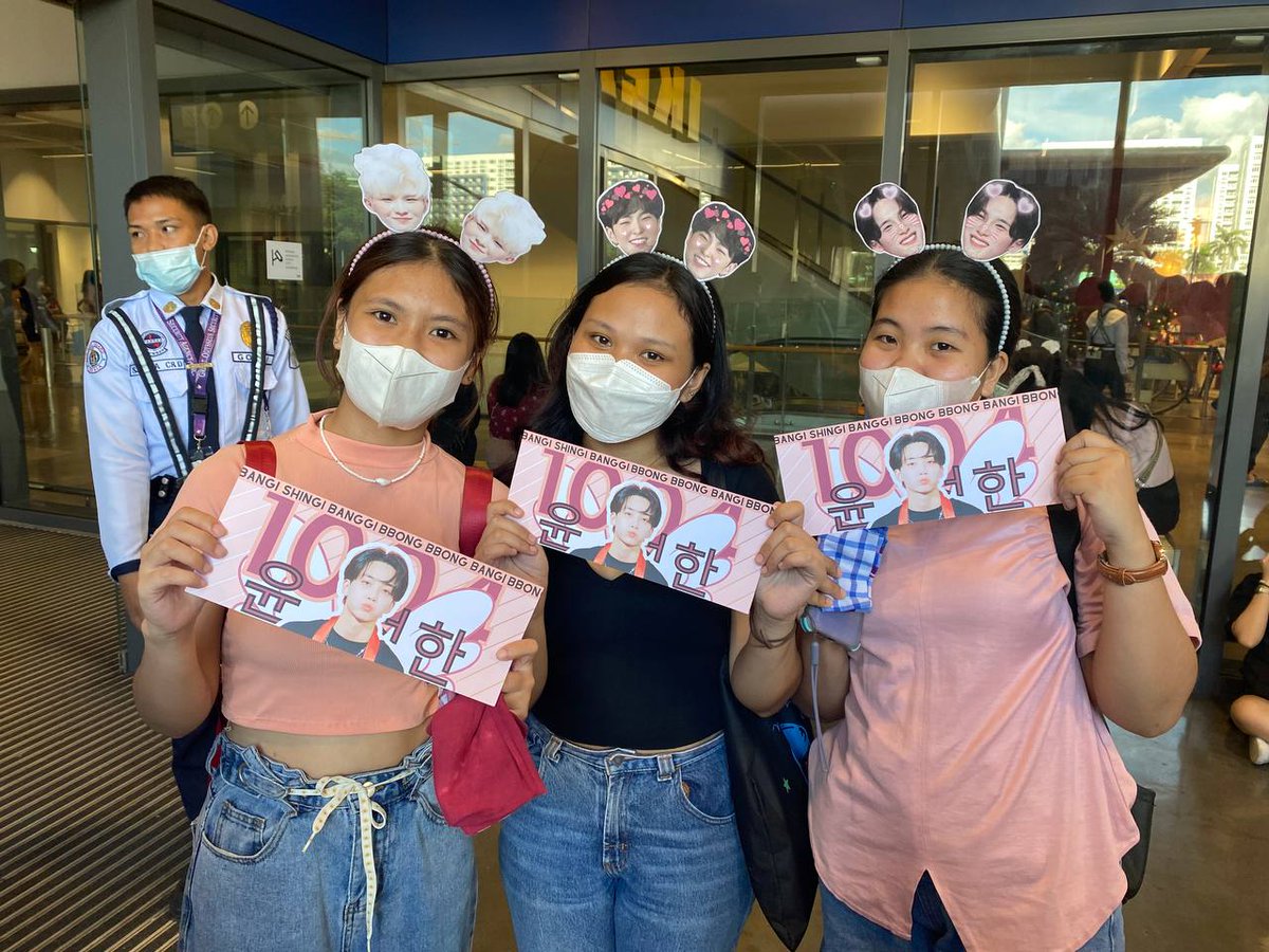 m_cutsforyou's tweet photo. @m_cutsforyou would like to thank you FILO-CARATS for supporting our banner giveaway for Seventeen #BeTSinMANILA 

If you happen to find this post, please reply a photo of our banners. More freebies tomorrow!

Thank you so much and see you again little miracles 🤍 https://t.co/PFqGcndsts