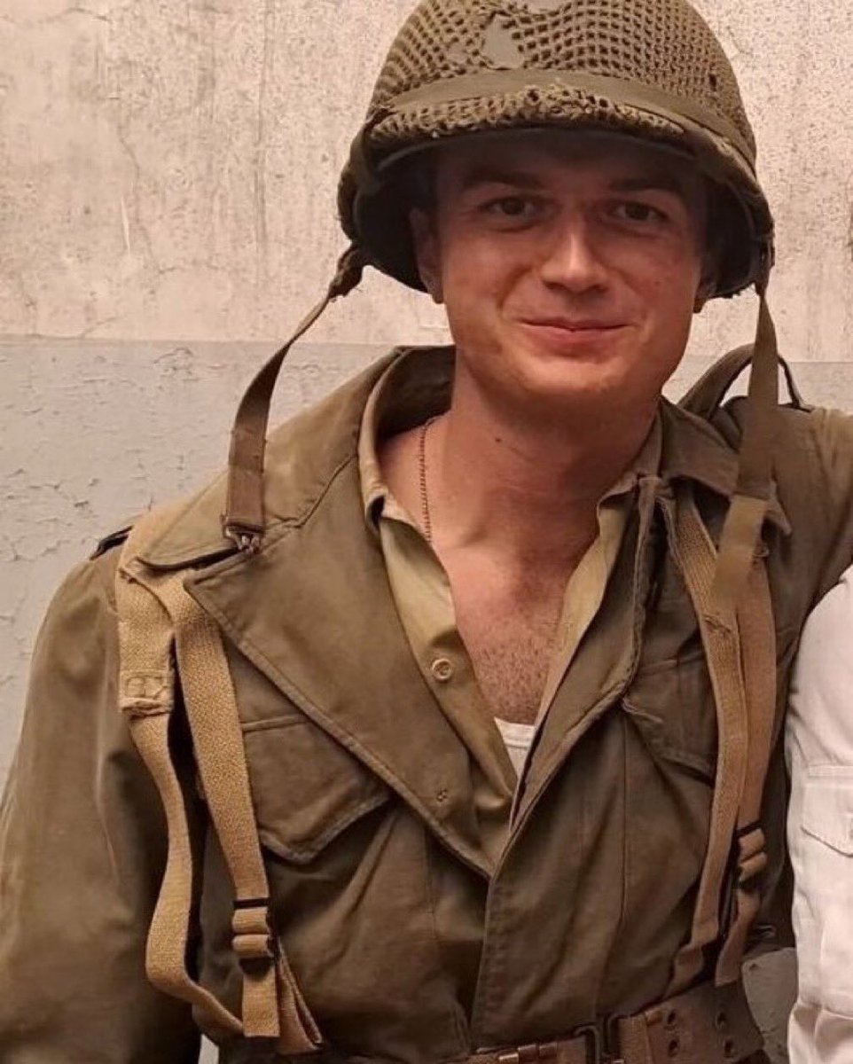 didn’t know joe keery was in the ghost of you video