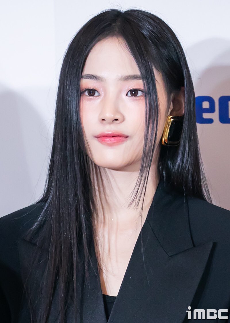 minjigallery's tweet photo. SHE LOOKS SO EXPENSIVE https://t.co/XCrPK8blfx