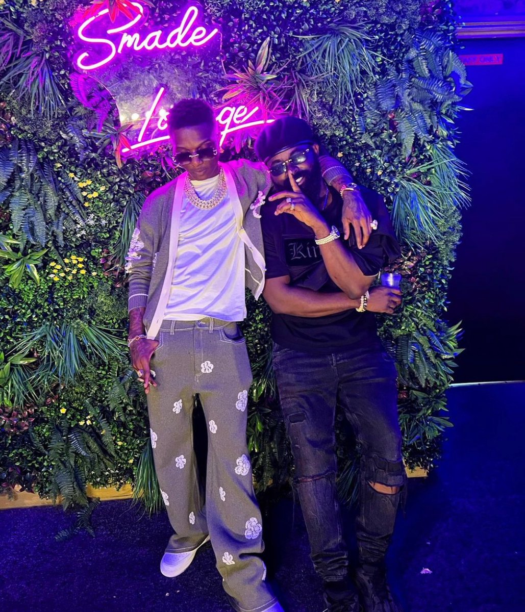 WizkidGallery's tweet photo. Big Wiz x @iamSMADE 🖤🦅 https://t.co/ms12qM5FPz