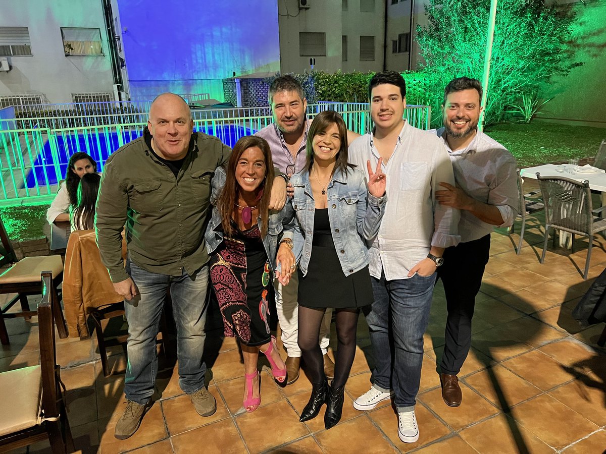 PatiRodriguez72's tweet photo. Gracias a la vida que me ha dado tanto ♥️ #Mis50
@Cucho_Cedres @veritorodrigu @PabloGalbarini @juanpabloarena @guzmanhc95 @GabrielaDecaro @Flouy @FabianaOrpiAloy @IsabelRosso2 @CuatrodeJulia @Charua0 @urumon47 @CrisPilar51 @suarev @RosanaManikows1 @ArtolaMaru @RobertoFernandm 👇 https://t.co/9iDeAY9x5u