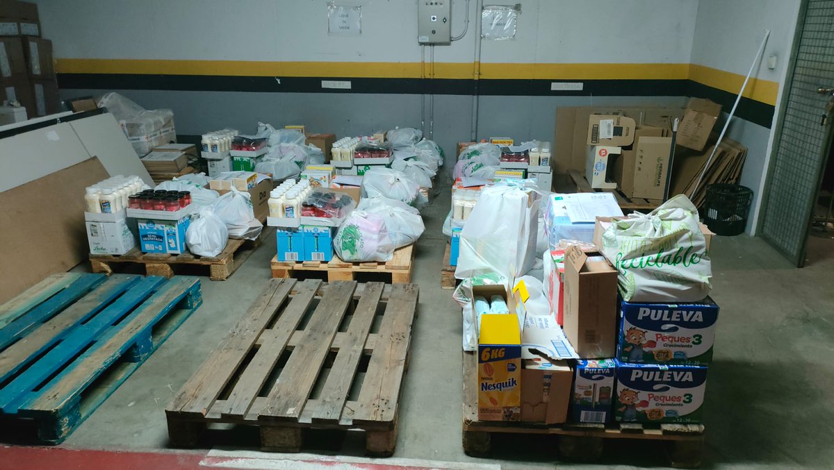 Gracias a sus donantes y gracias a sus voluntarios, <a href="/Aaqua_es/">Ayudar a quien Ayuda</a> , vuelve a repartir alimentos para #ayudar a quien más lo necesita.