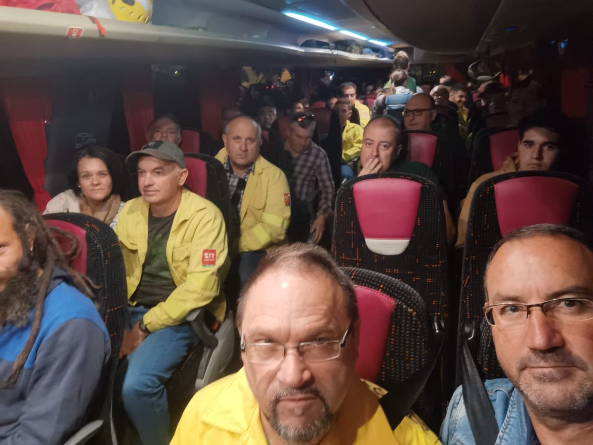 CgtEmaInfoca's tweet photo. Los Bomberos Forestales Andaluces ya llegando a la Manifestación de Madrid del día 8 de Octubre por la Aprobación del Estatuto del Bombero Forestal que regule a todos los Bomberos Forestales de España. 
A por nuestro justo reconocimiento 🔥

#Infoca
#BomerosForestales https://t.co/iPcGg1rbe2