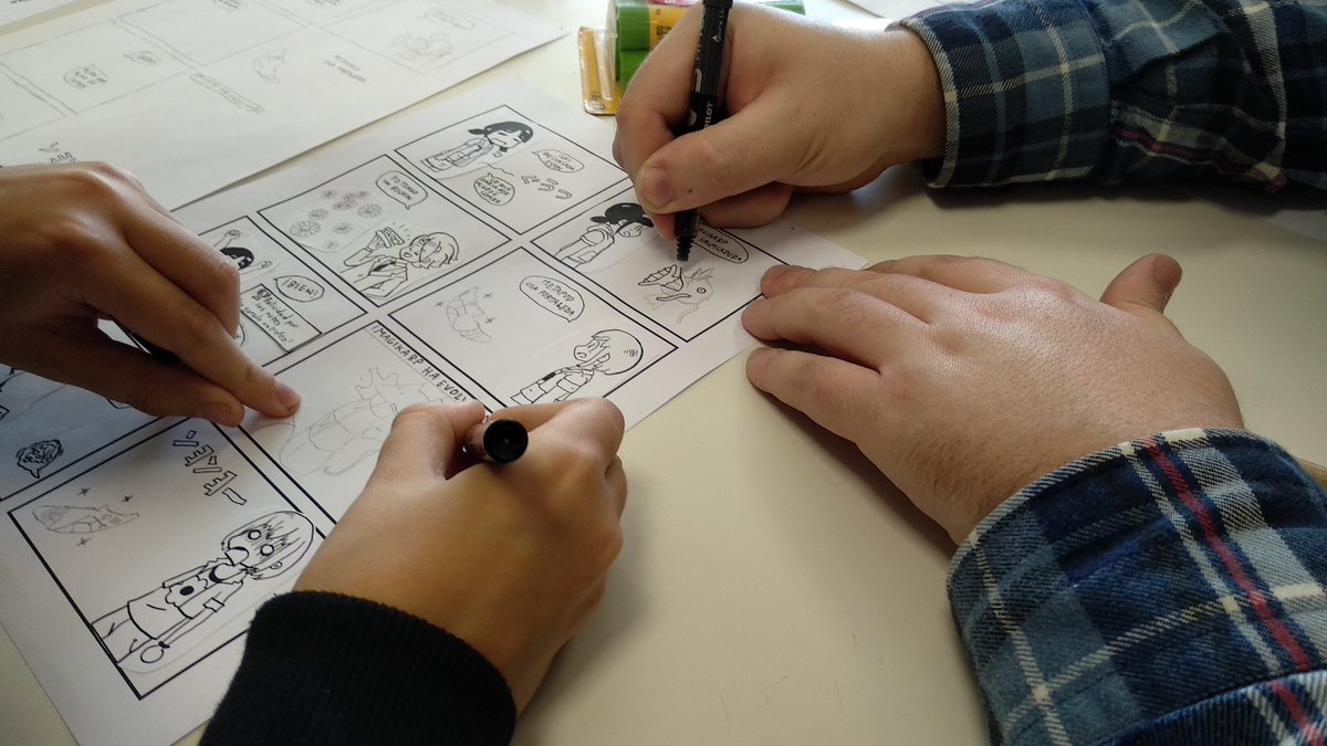 ¡El pueblo gamuzino ha hablado!
Mañana a las 17:00h tendremos a @frankenkitchen dibuando en directo un manga sobre robots gigantes (roboces, XD) que se meten de leches... ¡en la plaza de Tomelloso!
¿Os lo váis a perder?