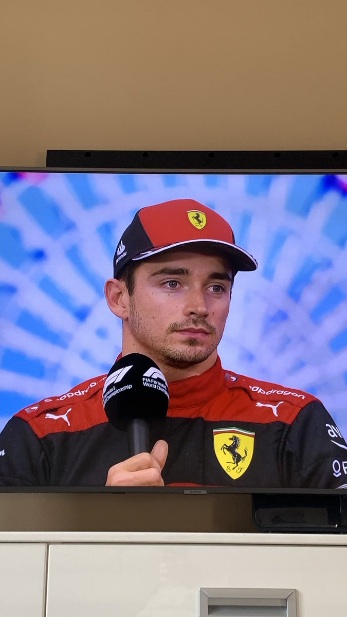 Fallingb4ck's tweet image. charles sei sempre bellissimo #JapaneseGP #Leclerc