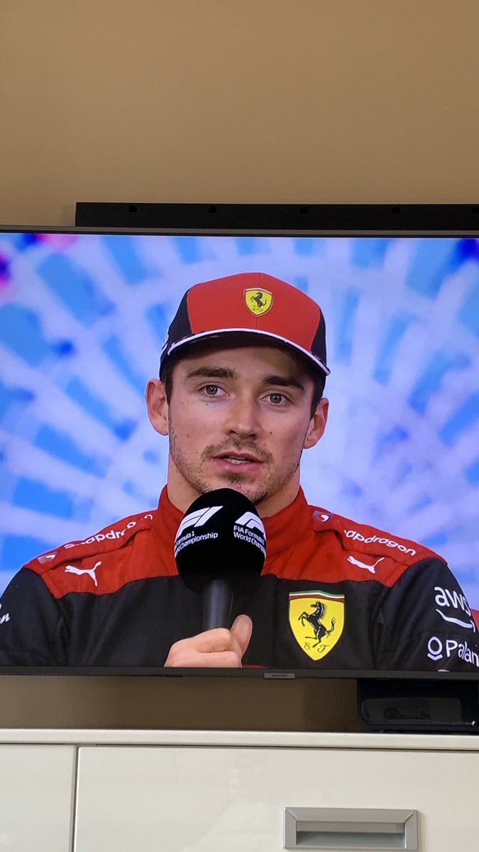 Fallingb4ck's tweet image. charles sei sempre bellissimo #JapaneseGP #Leclerc