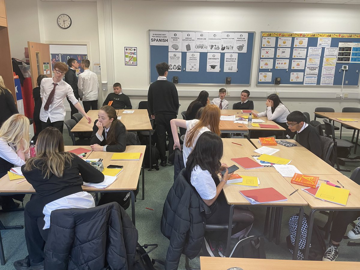 SL_THS_Spanish's tweet photo. @MissStephenso17 4C2 class were hard at work doing some running dictation to develop their reading skills. Lots of great team work and problem solving skills at use! 📝🇪🇸@SL_TrinityHS https://t.co/DANhPlOC29
