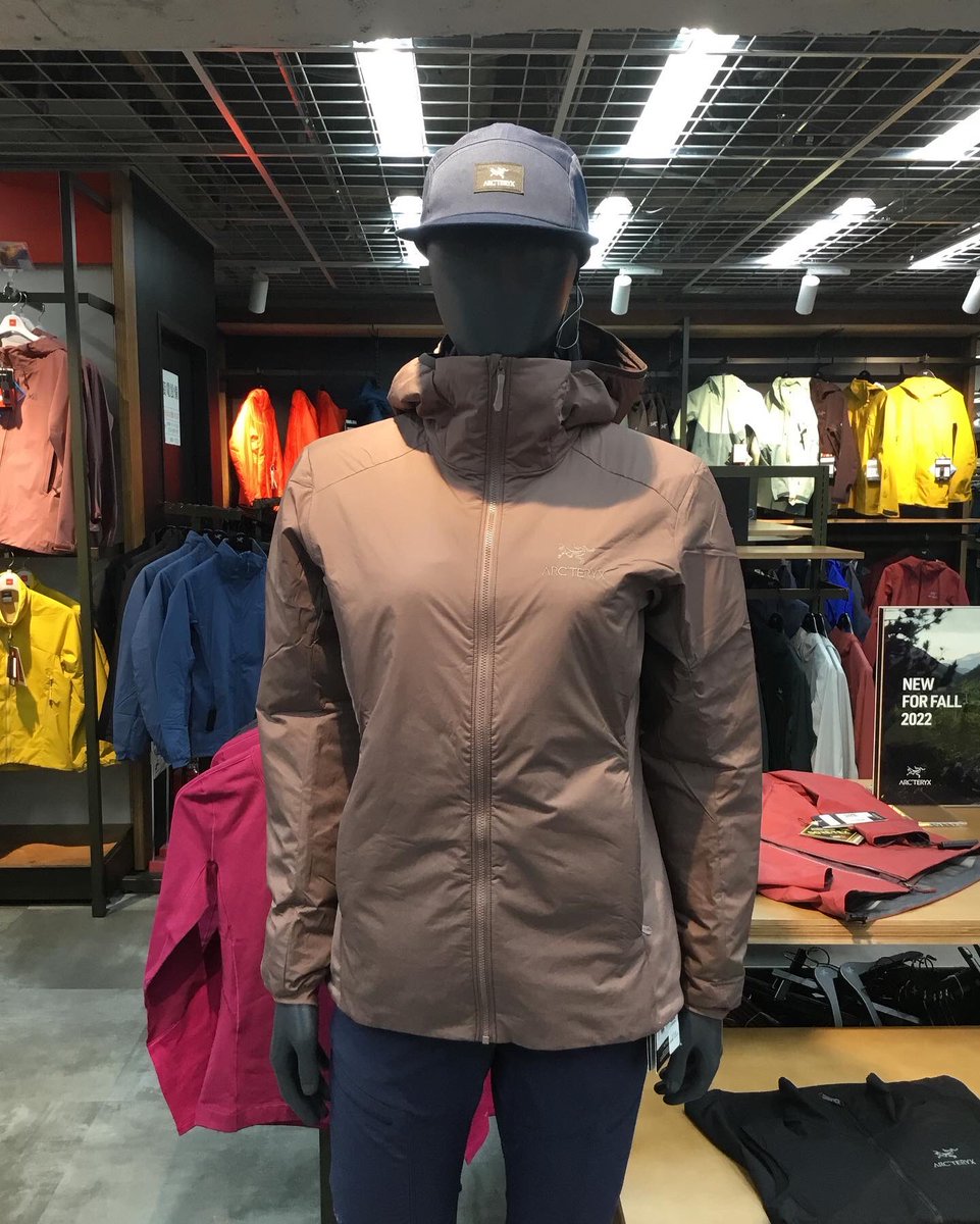 Ishii_ShinjukuW's tweet photo. アークテリクス新宿西口店コーナーです。
Atom hoody ウィメンズが入荷いたしました!.
カラーは、Velvet sand, Techno, Black です。
ミッドレイヤーあるいは単体での着用に最適な、マルチに使える中綿フーディです。
#ARCTERYX #アトムフーディ
#atomlt
#石井スポーツヨドバシ新宿西口店 https://t.co/Jau2tTAz9q