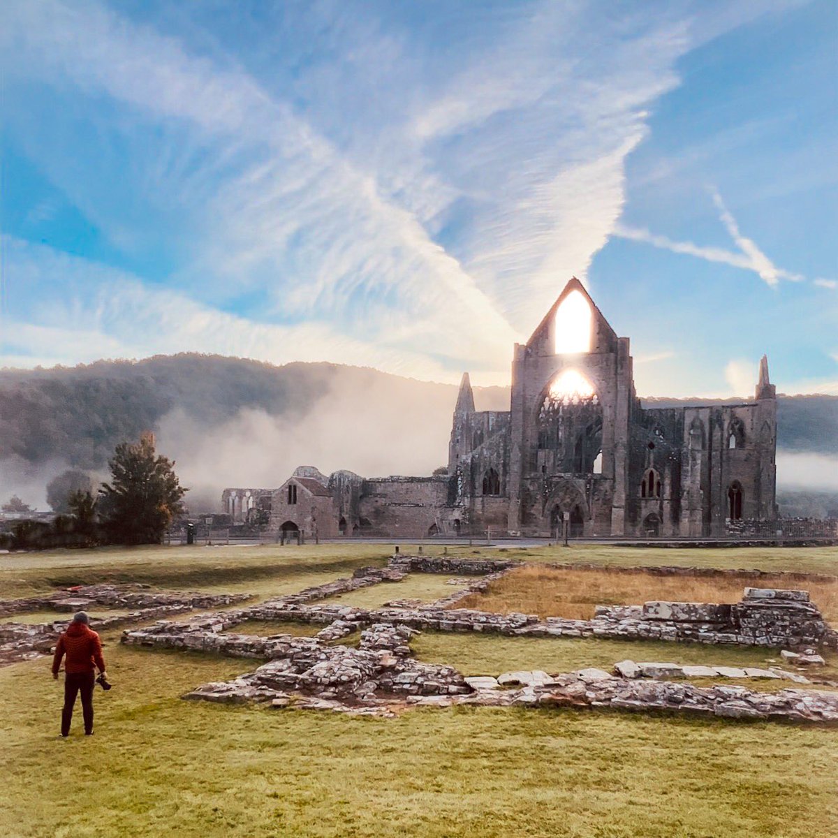 The wait…. #tinternabbey #visitwales #wales #stormhour #potd <a href="/visitwales/">Visit Wales 🏴󠁧󠁢󠁷󠁬󠁳󠁿</a> <a href="/WalesOnline/">WalesOnline 🏴󠁧󠁢󠁷󠁬󠁳󠁿</a> <a href="/BBCWales/">BBC Wales 🏴󠁧󠁢󠁷󠁬󠁳󠁿</a>