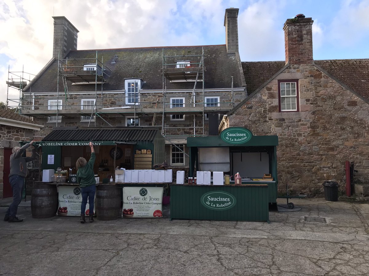 NatTrustJersey's tweet image. Everyone is busy getting the market ready whilst the Blackbutter is bubbling away @VisitJerseyCI @thestorybeast @MrBenSpink @Kit_Ashton @hannahbechITV @KirstenJersey @StHelierJsy @jerseychamber @GenuineJsy