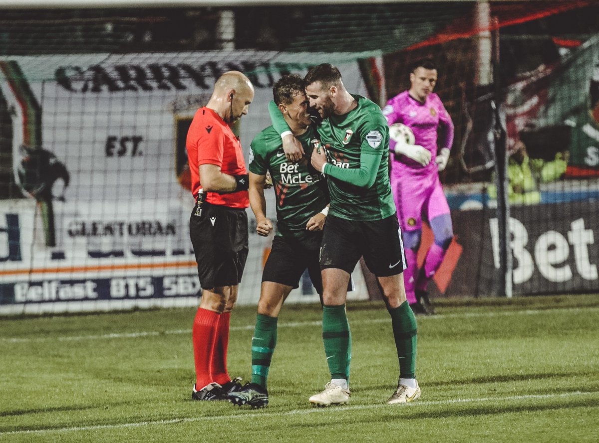 Glentoran's tweet photo. 🟢🔴⚫

#Glentoran #COYG 💚🐓 https://t.co/chevyFdbGd