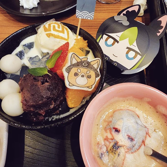 原神のやつ来た。SDキャラのアクスタって表面にフィルム貼ってある??キズが凄いけどフィルムなのかよくわからない 