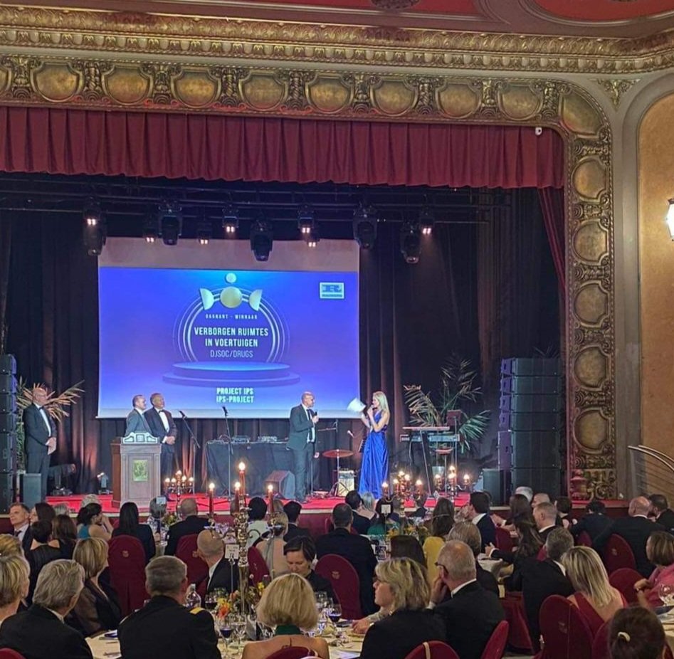 #cpl2022 award is binnen 👏. Ons project verborgen ruimtes in voertuigen, een mooie samenwerking tussen #fedpol #lokpol #justitie #douane #europol en int. partners won de award in de cat. internationale samenwerking. Blij dat we met opleidingsprogramma konden bijdragen. #topteam