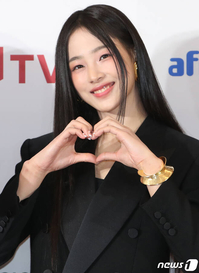 FeiLL4cWYAAroiy?format=jpg&name=900x900