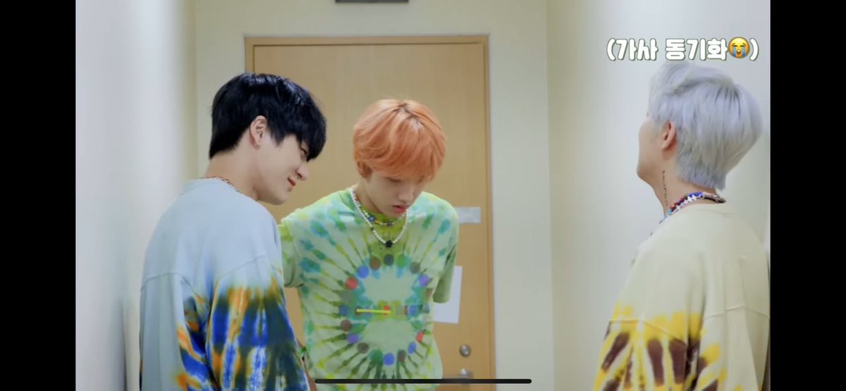 7DREAMSOFC's tweet photo. #DREAMSPATCH┊By Staff.
#BackstageStory uri maknae with his lovely hyung. Getting ready for Dreamies 😍 and look at lovely Calvin with pink hair ✨ Axelle and Haykal? What are you doing? ❤️‍🔥

️️ ️️ https://t.co/kFTqvjxzPe