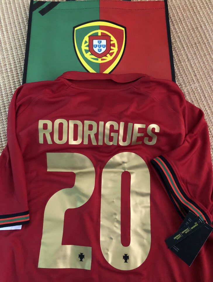 ade_rawden's tweet photo. The Suns out The Magpies are Top ..
So IF Notts win today and Rueben scores I will give away this top.
Just RT Like or Follow to enter 🖤🤍🇵🇹🖤🤍⚽️💪🏻COYPs..! https://t.co/7UD65qGbfa