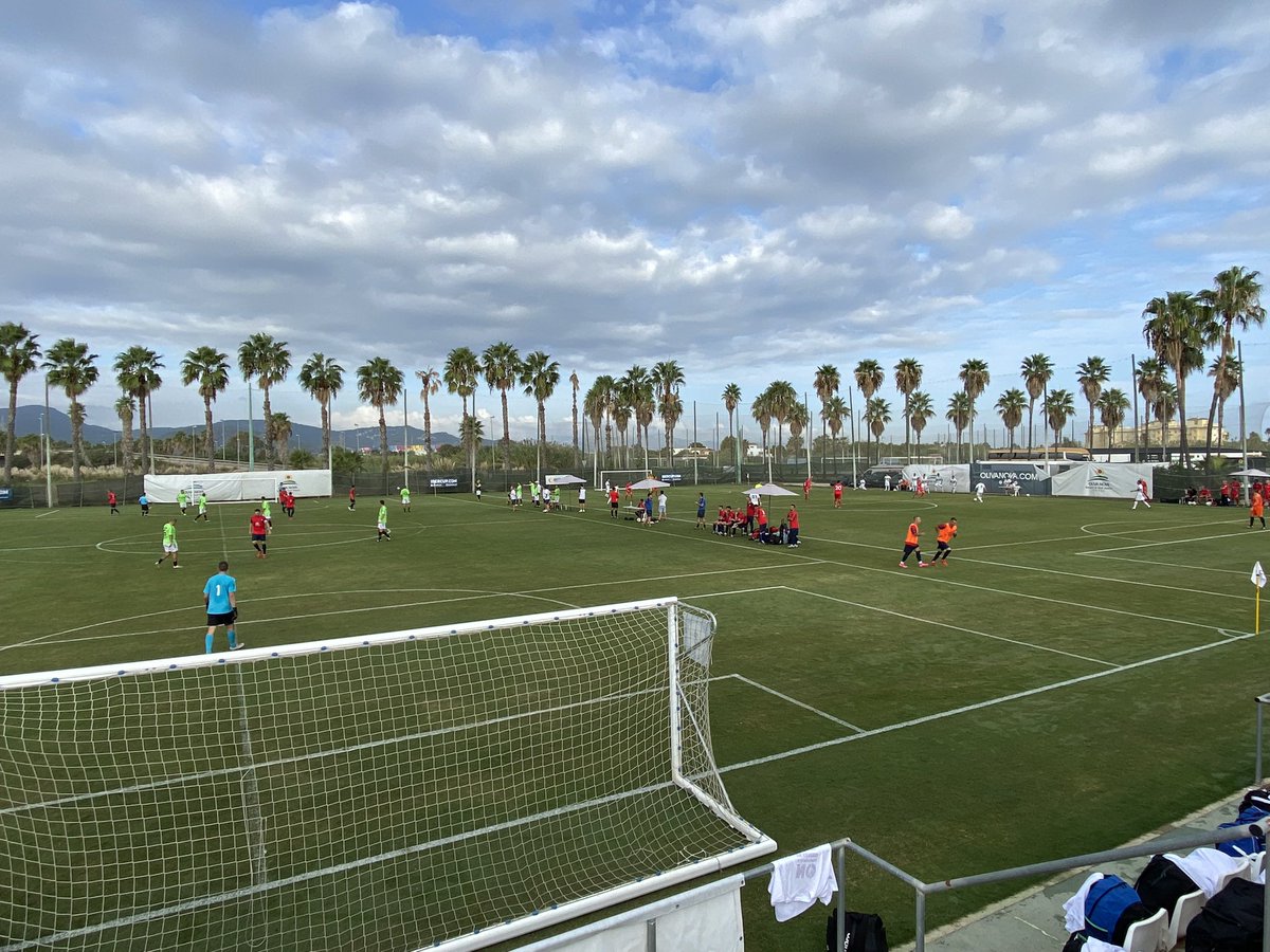 ¡Arranca la jornada! 

Jornada de partidos de la Federación Española Asociación Fútbol Veteranos ⚽️

Día de reencuentros para muchos 👏🏼