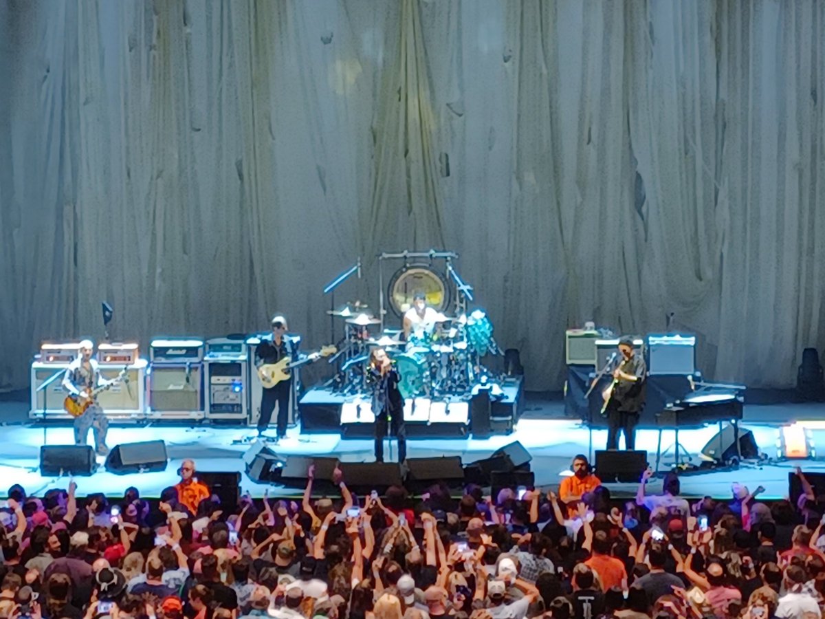 EmbarrassedAme4's tweet photo. Went to see Eddie Vedder and the Earthlings tonight in here in Vegas for their final show together. I took my oldest son and it was great. 🥳 https://t.co/jOc5bXvnSz