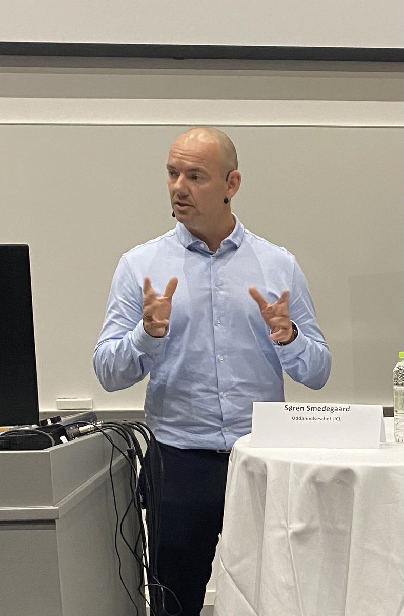 UclDk's tweet photo. Antallet af børn og unge, som behandles i psykiatrien er steget med 50 % på 10 år. Debat på @fyensdk’s Det Fynske Folkemøde. Udd.chef for lærerudd. @SSmedegaard er i panelet. #ucldk #skolechat #fynskefolkemøde https://t.co/NgVMhaJYC7