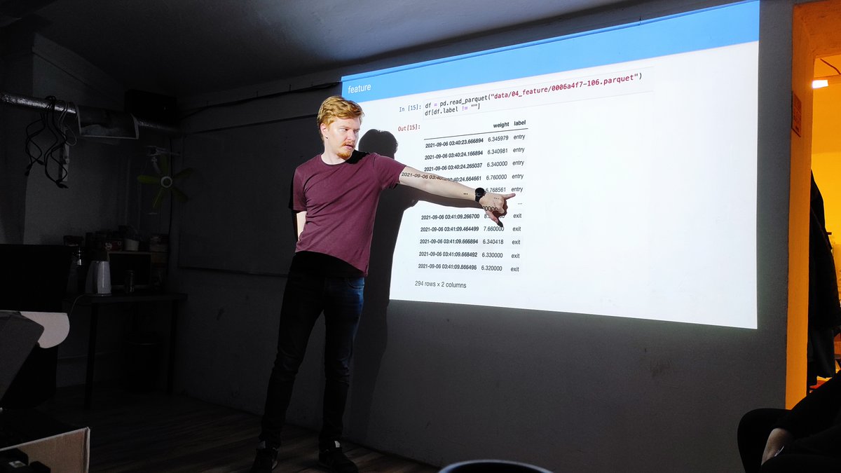 Nighthack to też fajna okazja do szybkiej prezentacji - tutaj, jak połączyć koty, IoT, wagę oraz machine learning oraz o tym, że kot może wejść w połowie...

#cats #koty #diy #iot #machinelearning