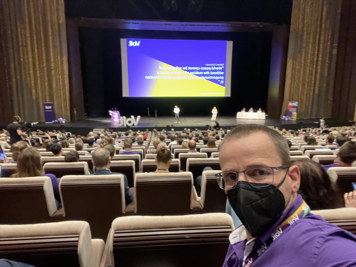 European General Assembly von Volt in Prag zusammen mit 750 Volter*innen vor Ort und tausenden online in allen europäischen Ländern! #VoltGA #VoteVolt