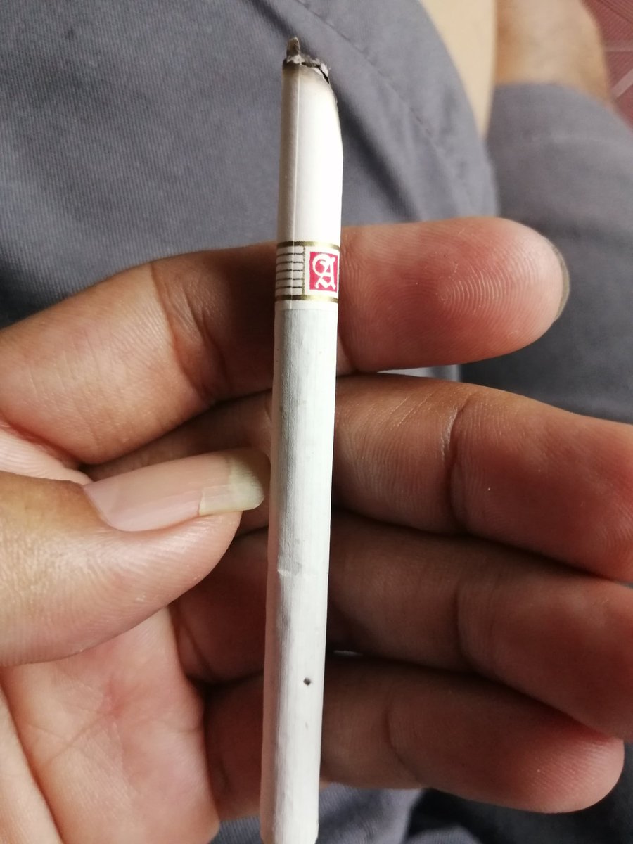 ardiemikola's tweet image. Kesel gak sih, mana tinggal sebatang 😤 #sampoernamild