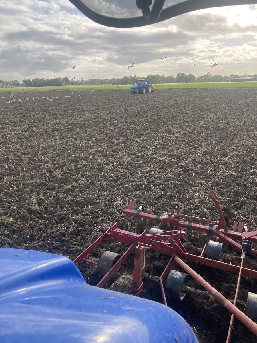 Oogst 22 deze week afgerond, nu weer verder met tarwe zaaien. #oogst23
