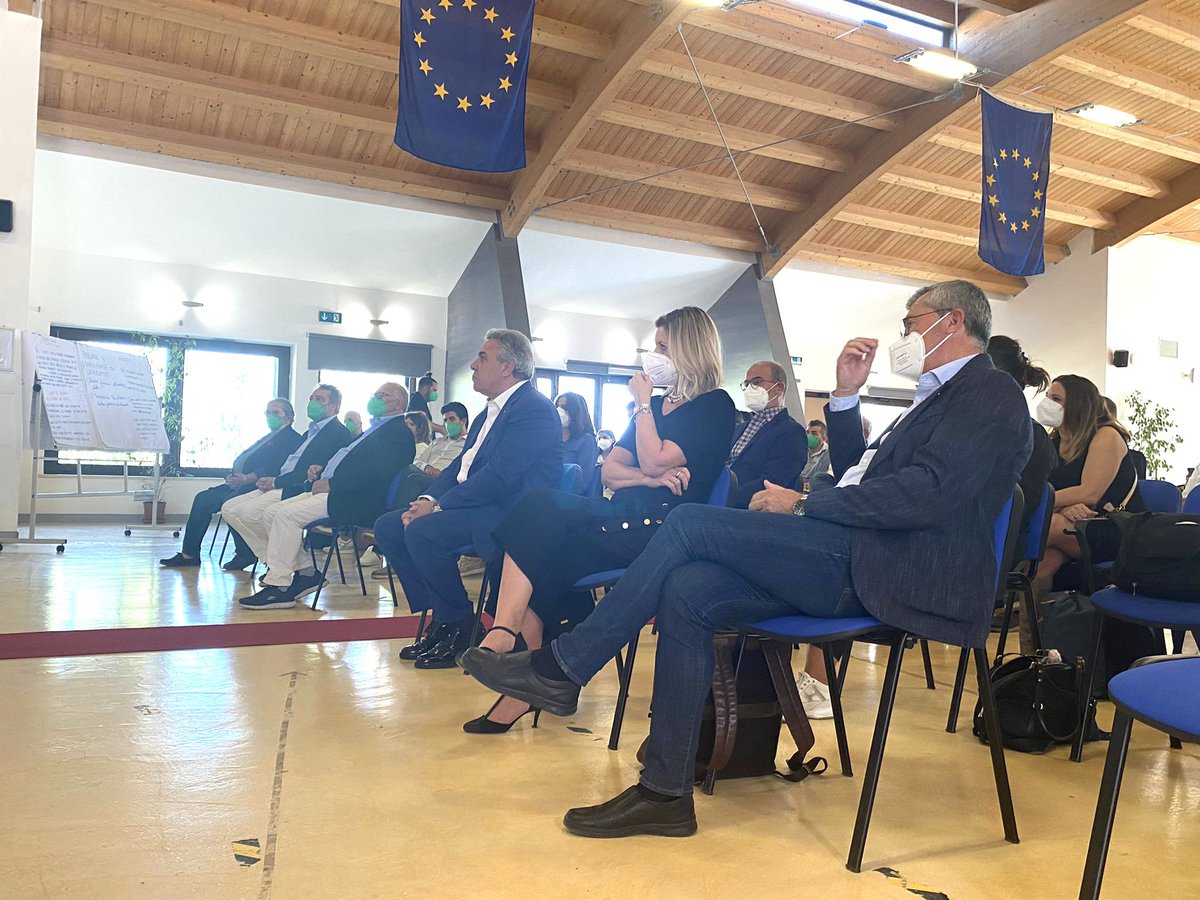 CislNazionale's tweet photo. #LuigiSbarra oggi, #8ottobre, partecipa alla tavola rotonda di chiusura del IX campo scuola @FisascatCisl73 in corso a #Ventotene https://t.co/UbCkaVigdk