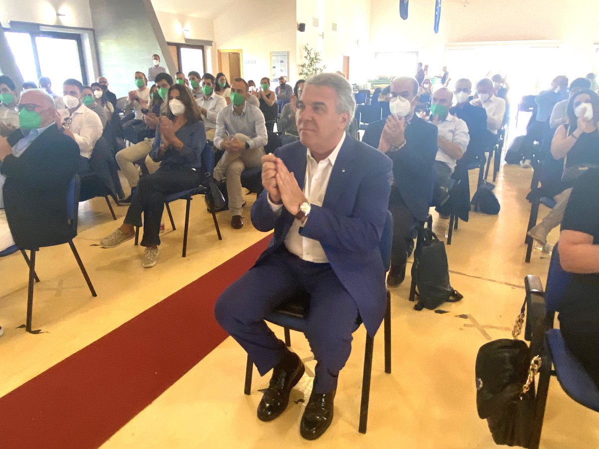 CislNazionale's tweet photo. #LuigiSbarra oggi, #8ottobre, partecipa alla tavola rotonda di chiusura del IX campo scuola @FisascatCisl73 in corso a #Ventotene https://t.co/UbCkaVigdk