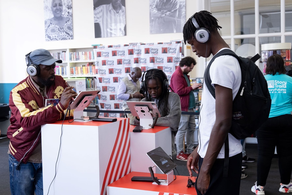 Sharing stories is a powerful way to connect with others and support our own wellbeing.

This summer, #StoryTrails, a unique immersive storytelling experience using augmented and virtual reality, toured 15 libraries in towns and cities across the UK.

👀👉 readingagency.org.uk/news/media/sto…