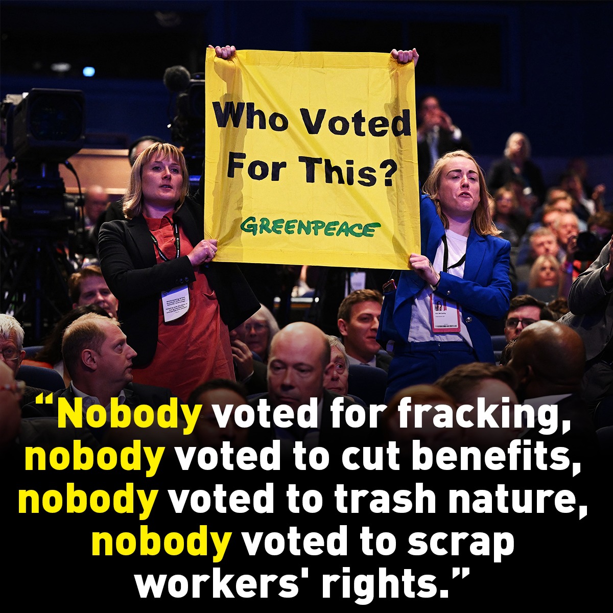 When the UK prime minister Liz Truss spoke at the Tory Party Conference this week, @greenpeaceuk was there to call out anti-people, anti-environment policies:

Nobody voted for fracking.
Nobody voted to trash nature.
Nobody voted to cut benefits.

#Fracking #ClimateCrisis