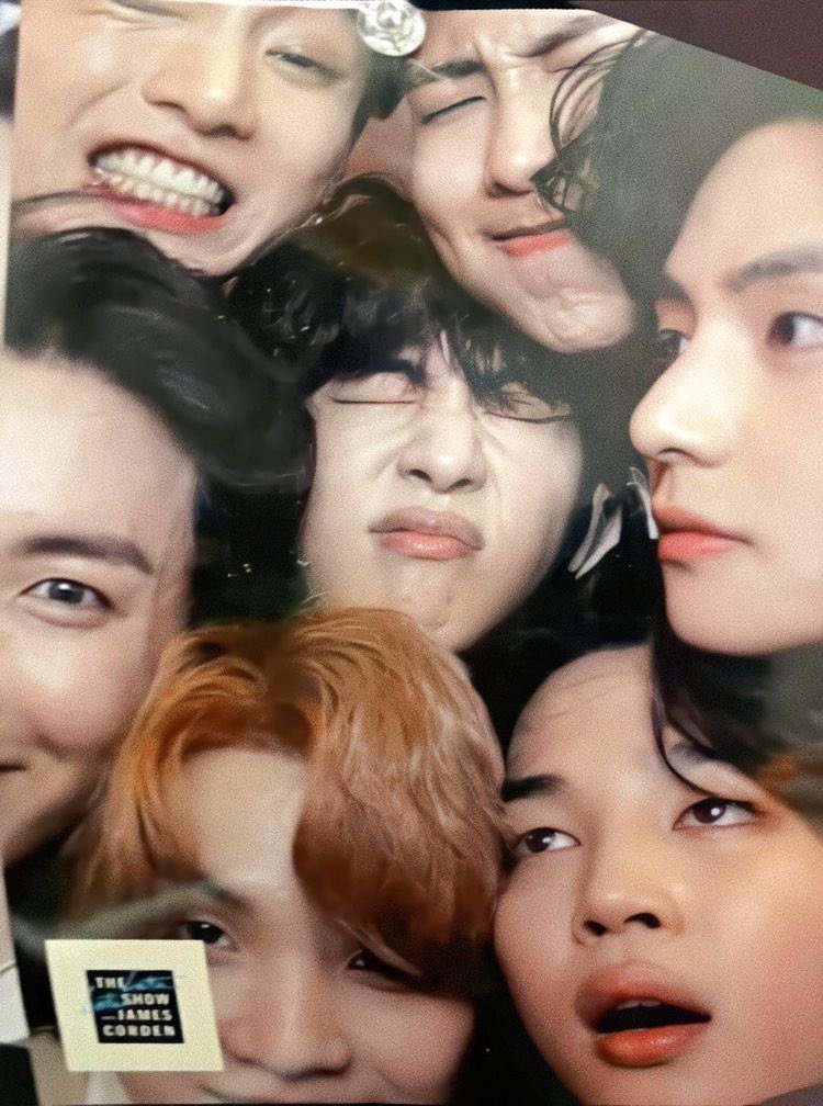 borahae_bts_dk's tweet photo. I'm multitasking today: cleaning my house, doing attendance on voting apps, collecting hearts, watching the warm-up on Weverse on one device, watching TMA on another device and streaming music on a third device.
#ReChartYETTOCOME
#YetToComeinBUSAN
#KARMYForGMA2022
#BTSOnTMA2022 https://t.co/QEVOIr5H4m