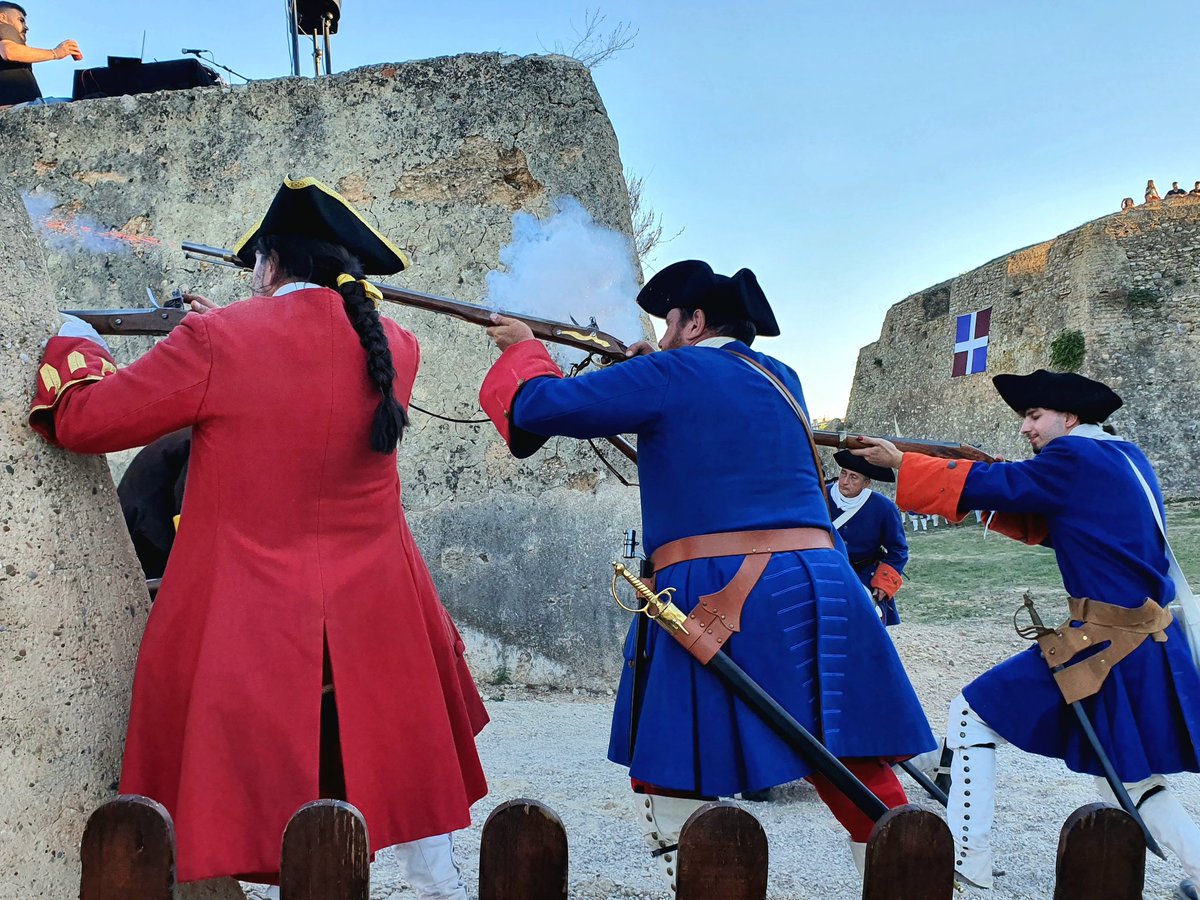 Soldats catalans i valencians defensant les Avançades de Sant Joan, a Tortosa #photo #Foto #photographercarlesqf <a href="/MiqueletsCAT/">Miquelets de Catalunya</a> <a href="/micalets/">Miquelets del Regne de València</a> #Tortosa #baixebre <a href="/VisitTortosa/">Visit Tortosa</a> <a href="/tortosaturisme/">Tortosa Turisme</a> <a href="/amicscastells/">Amics dels Castells i del Nucli Antic de Tortosa</a> 
<a href="/ReenactmentH/">Recreación histórica</a> <a href="/Tortosa/">Ajuntament de Tortosa</a> #recreacióhistòrica #reenactment