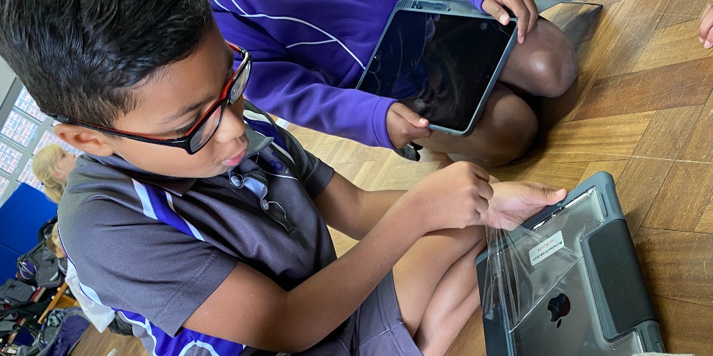 BansteadPrep's tweet photo. #Year3 receiving their school iPads last week, with some help from #Year4 for the intial set up. #digitallearning #leadership #BPS_STEM #collaboration #curiosity https://t.co/jeV5CwOgO9