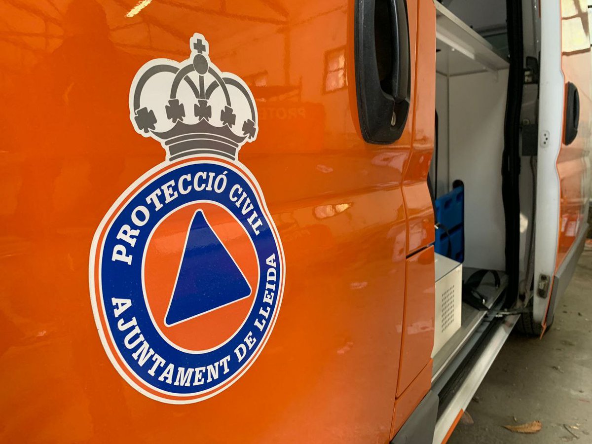 MiquelPueyo's tweet photo. Visitem les instal·lacions de #ProteccióCivil a #Lleida, des d'on els voluntaris coordinen les accions destinades a protegir les persones 🙌 Hem fet una revisió de l'espai i els equipaments, escoltant les seves demandes per tal de poder fer una proposta de millora a mig termini. https://t.co/rvwPbcoPNw