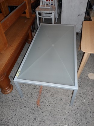 emmausghlin's tweet photo. Voici les nouveaux arrivages en magasin au 08 octobre 2022 : https://t.co/kuRF1gVs1H. Les objets présentés peuvent trouver très vite des acquéreurs. 

Vente le mardi de 13h à 16h, le jeudi de 13h à 18h et le 2ème samedi du mois de 10h à 16h. 

Dépôt : mardi et jeudi de 9h à 12h. https://t.co/6pwIt9nyRF