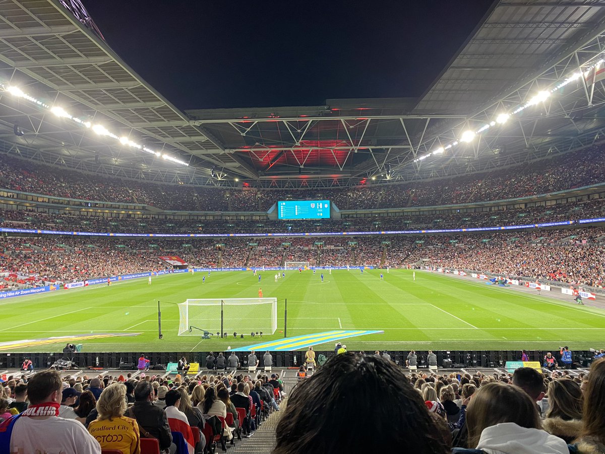 MissBaxterPE's tweet photo. Friday night lights 🤩 last night’s game was incredible! https://t.co/fanCmiNVCq