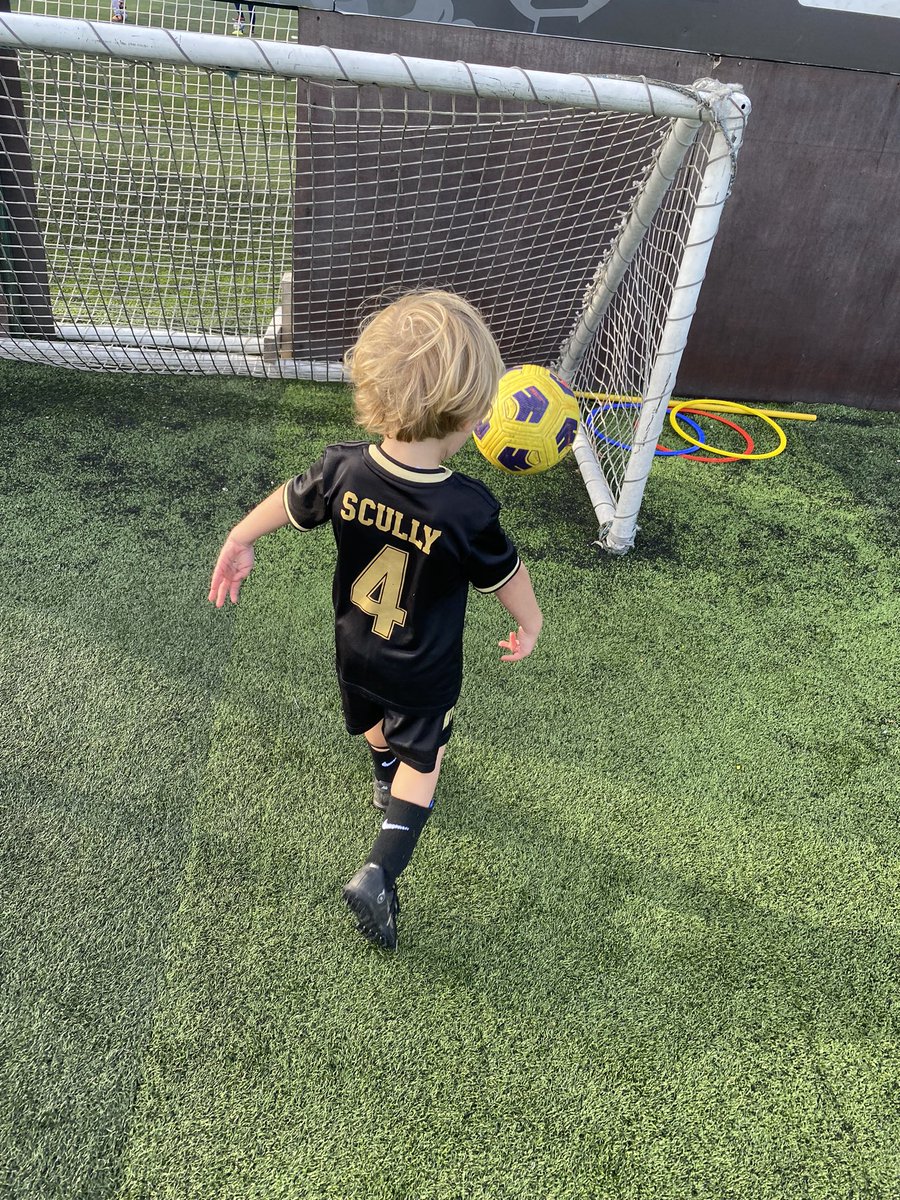 Attempting a “Scully” at ⚽️ training this morning <a href="/cscully13/">Connor Scully</a> <a href="/CoveRangersFC/">Cove Rangers FC</a> 🖤💛