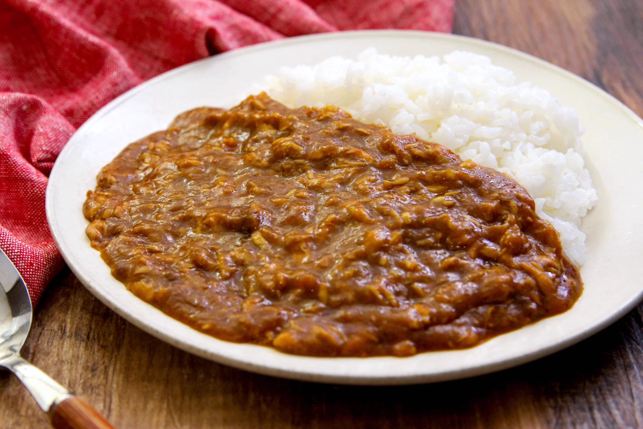 煮込む必要がないのはお手軽ですごく嬉しい！電子レンジで作れちゃう、ツナ缶を使った「カレー」レシピ！