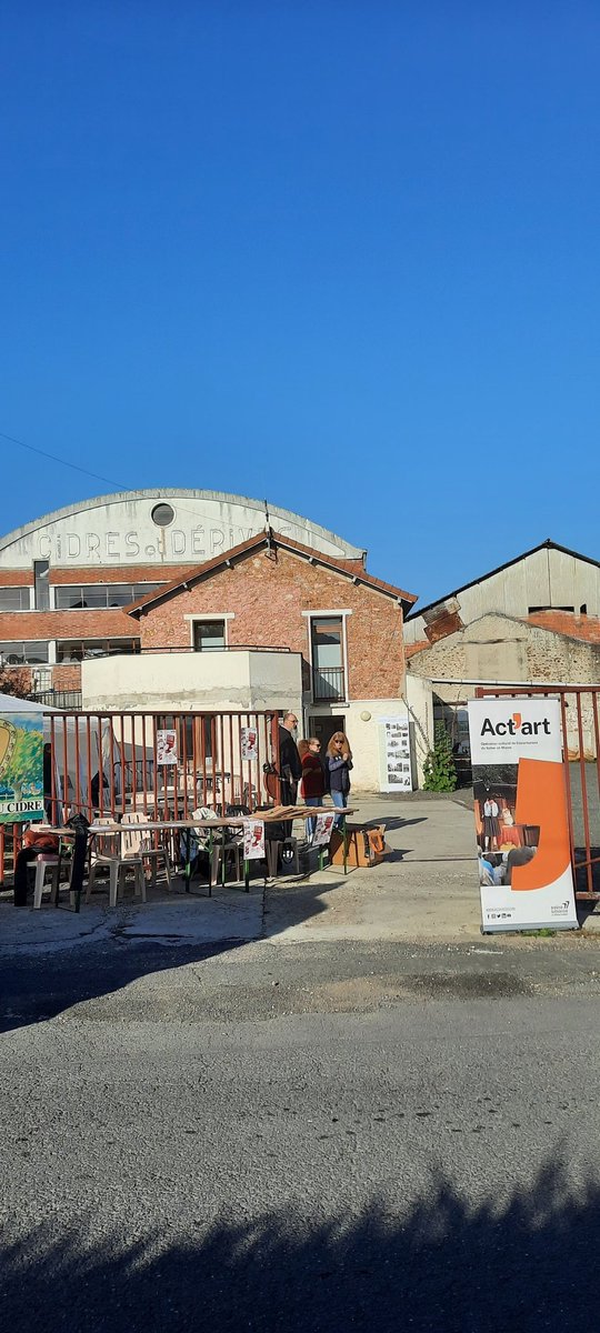 Actart77's tweet photo. 📢 La Micro-Folie est ouverte à la cidrerie Mignard de Bellot. 
🍎 Ateliers autour de la pomme,  de la pollinisation, musée numérique et spectacle à 17h.
Gratuit et ouvert à tous !
#Microfolie @CommunauteMorin https://t.co/Rpks61zzGl
