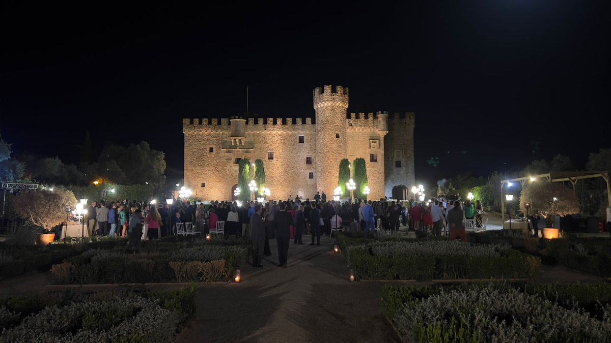 Así fue en imágenes el Acto Institucional de #SanFranciscodeAsís2022 en el Colegio de Veterinarios de Cáceres. Seguiremos compartiendo más fotografías en los próximos días y recuerda que la retransmisión aún está disponible: youtube.com/watch?v=0ETzhT…  

¡Feliz Sábado!