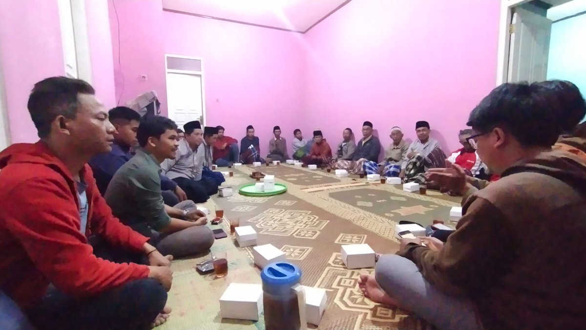 IwenPradipta's tweet photo. PEMILU BUKAN TUJUAN KAMI, Kedaulatan Rakyat Adil Makmur dan Bahagia Melalui Proses Pemilu kami lalui. Meski Saat ini Kami Berproses Kami tetap Mendampingi Rakyat dari rumah ke rumah desa ke desa.

@agusjabo333 @prima_or_id @dpwprimajateng https://t.co/Zgsb17YKXK