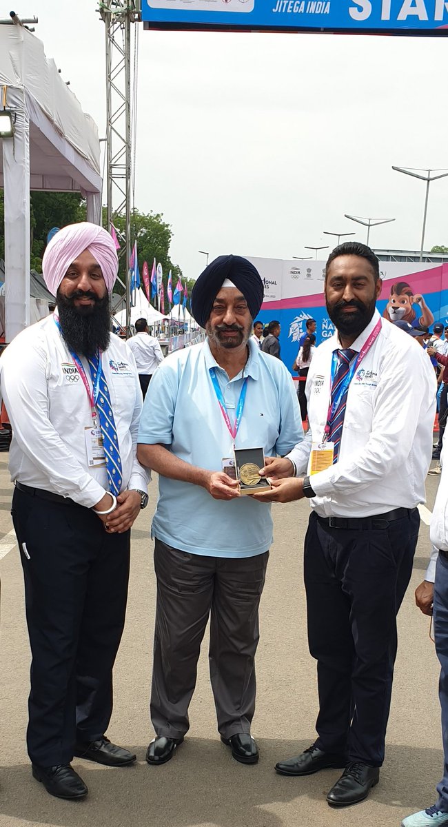 JagdeepSports's tweet photo. आज मेरे जन्मदिन के अवसर पर भारतीय साइक्लिंग महासंघ के महासचिव श्री मनिंदरपाल सिंह,भारतीय ओलंपिक संघ के संयुक्त सचिव,एशियन साइकिलिंग कनफेडरेशन के महासचिव श्री ओंकार सिंह  ने मुझे विशेष सम्मान दिया https://t.co/iaNiMCvtTg