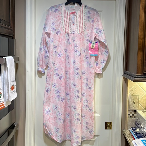 So good I had to share! Check out all the items I'm loving on <a href="/Poshmarkapp/">Poshmark</a> #poshmark #fashion #style #shopmycloset #incinternationalconcepts #handcrafted #vintage: posh.mk/4UZEnmWO8rb