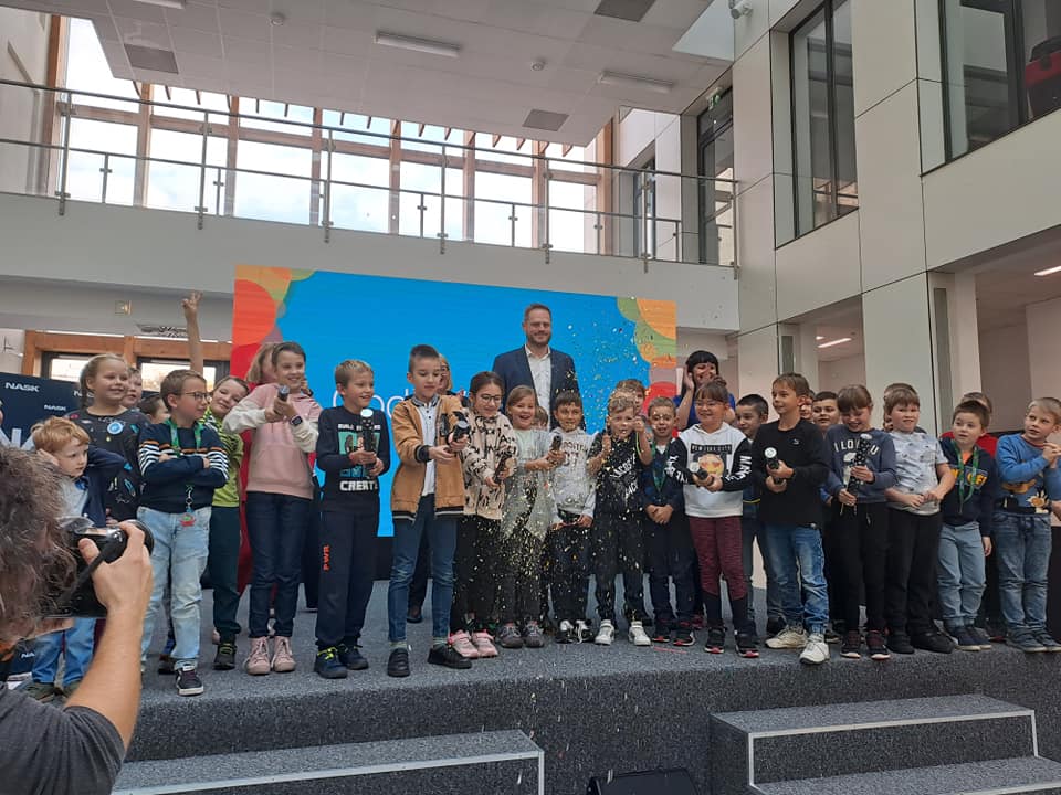 CYFRA_GOV_PL's tweet image. Trwa Europejski Tydzień Kodowania! Minister @jciesz powitał gości na otwarciu tegorocznego @CodeWeekPL: Zachęcam wszystkich do nauki kodowania i programowania. Wierzę, że wśród nas są dzisiaj przyszli programiści i inżynierowie. Życzę udanej zabawy! @NASK_pl #cyberbezpieczeństwo